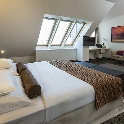 Max Brown 7th District, Part Of Sircle Collection 4* فيينا